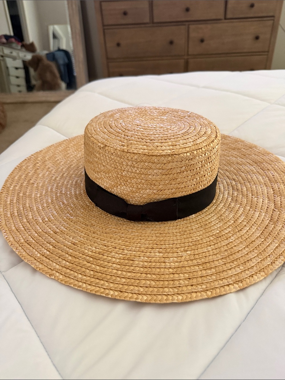 Lack of color straw hat